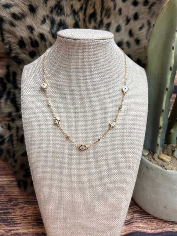 Clover Pearl Gold Necklace
